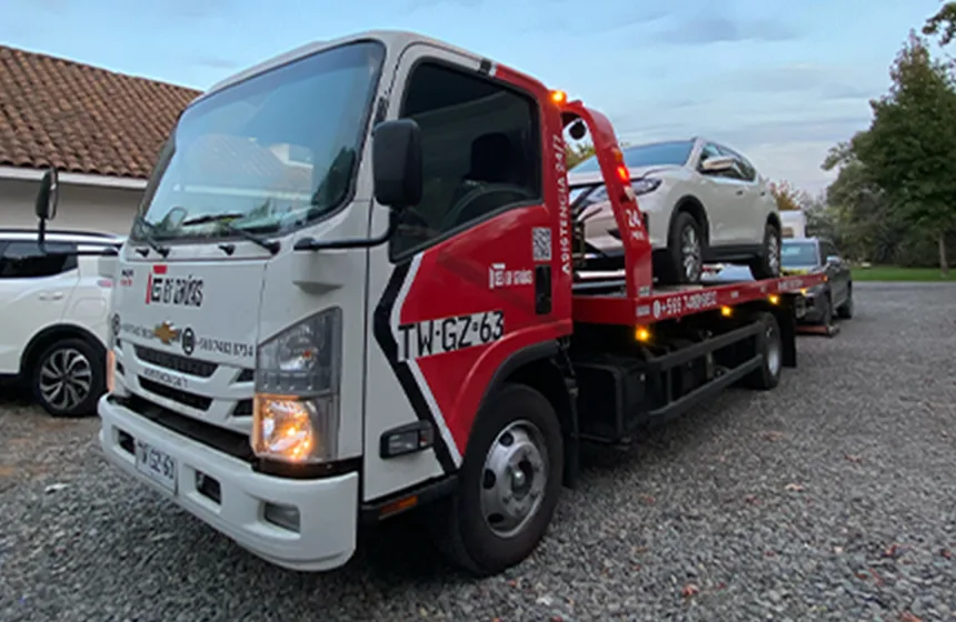 Grua trasladando vehiculo 1