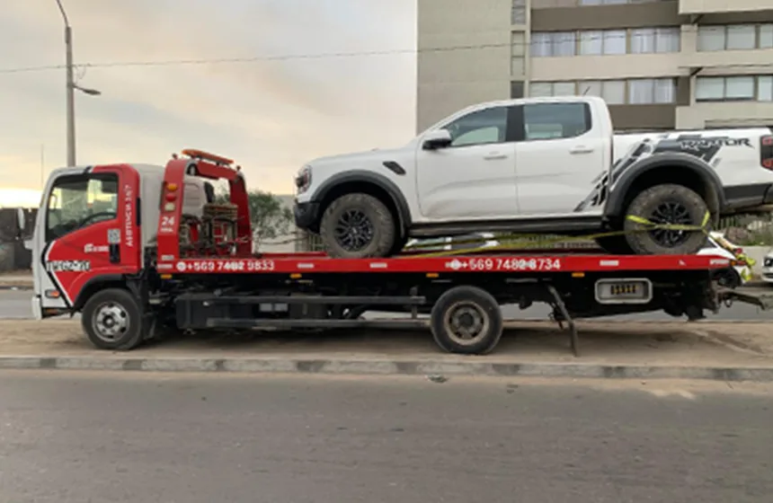 Grua trasladando vehiculo 2